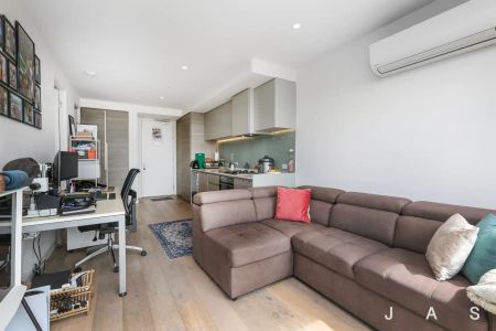 “Chic One-Bedroom with Designer Details” - Photo 2