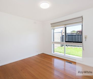 Located in the heart of Gladstone Park - Photo 5