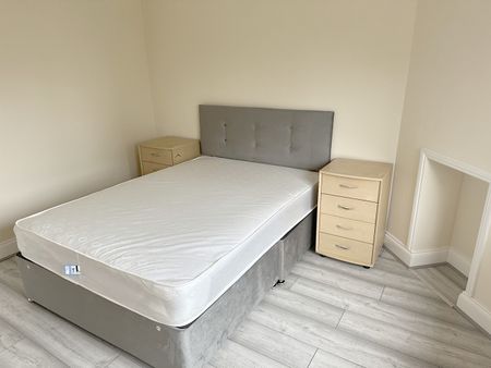 2 Bed Flat, Audley Road, NW4 - Photo 4