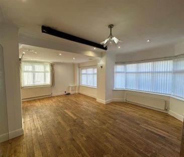 4 bedroom detached house to rent - Photo 3