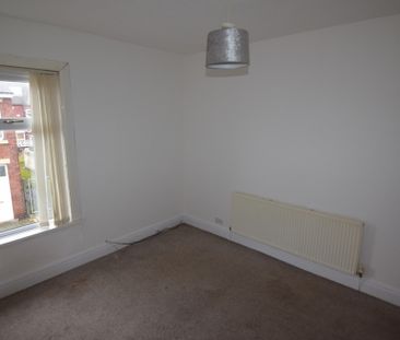 To Let 2 Bed End Terraced House - Photo 3