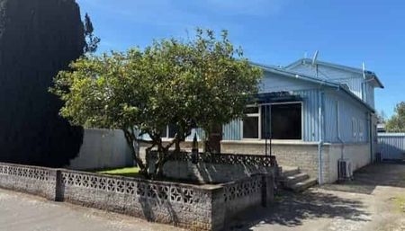 5 BEDROOMS - NAPIER - Photo 3