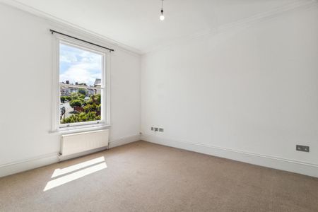 5 bedroom house in London - Photo 2