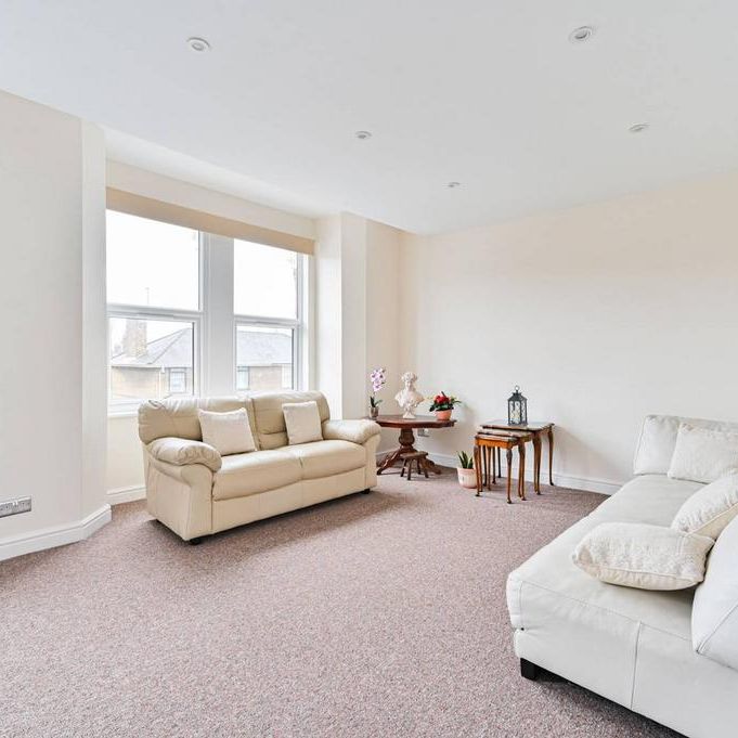 3 bedroom flat to rent - Photo 1