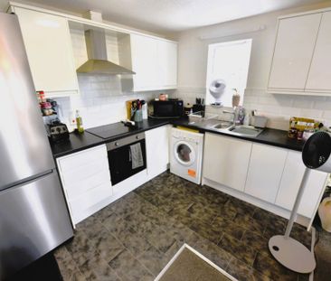 2 bedroom Flat in Flat 3, Leeds - Photo 5