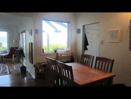 Stunning Views, Lovely 3 bedroom home - Photo 5