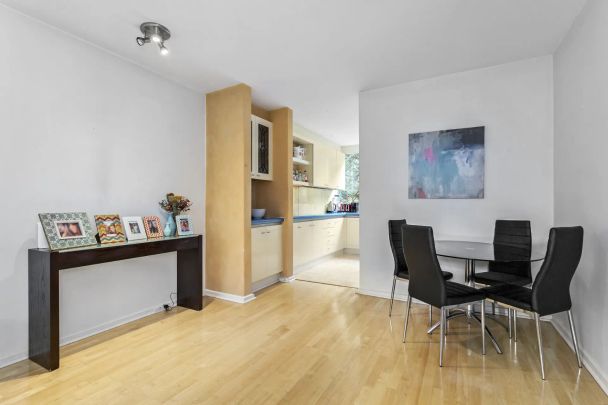 Unit 18/14 Lansell Road, Toorak. - Photo 1