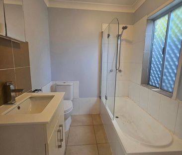 Where classic charm meets modern convenience - Photo 5