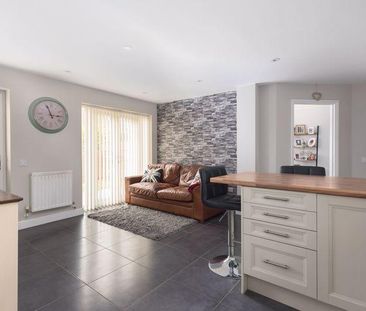 3 bedroom detached house to rent - Photo 2