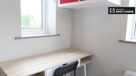 Rooms for rent in 4-bedroom apartment in Whitehall, Dublin - Photo 4