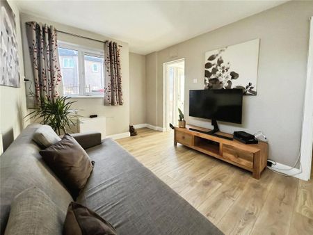 3 bedroom end of terrace house to rent - Photo 2