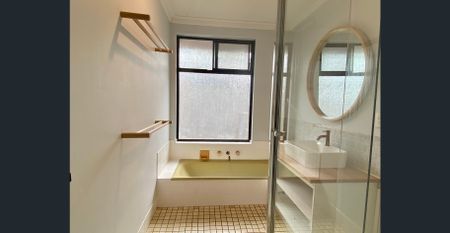 Charming and Charismatic! - Photo 5