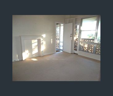 Upstairs 2 Bedroom Unit with Stunning Parklands View! - Photo 1