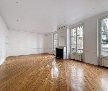 Tout savoir sur cet appartement dans le quartier Auteuil Sud, à Par... - Photo 1