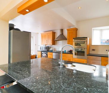 4 bedroom semi-detached house to rent - Photo 5