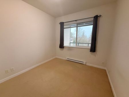 Spacious 2 Bedroom Condo - Photo 5