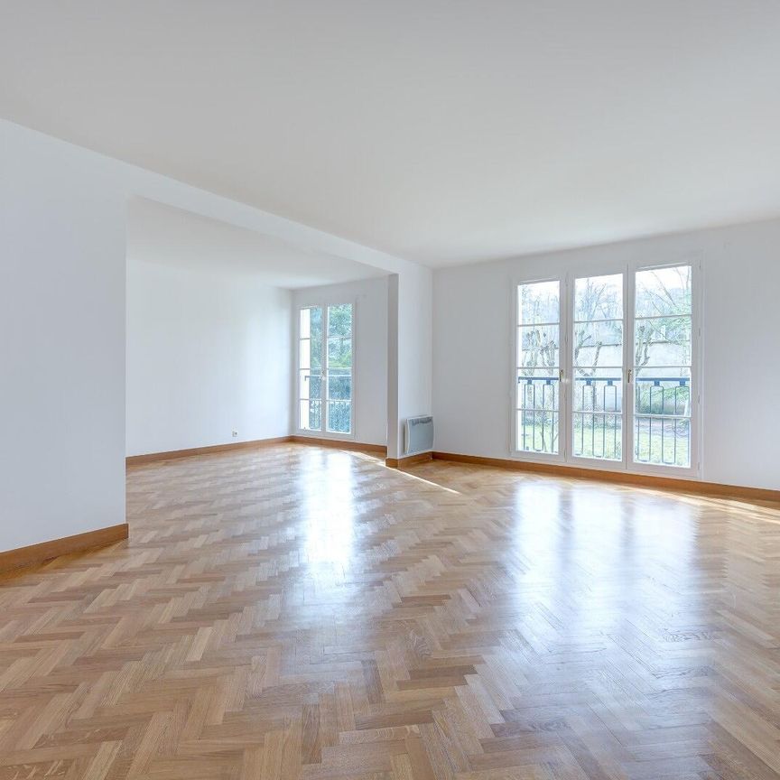 location Appartement T5 DE 110.6m² À VERSAILLES - Photo 1
