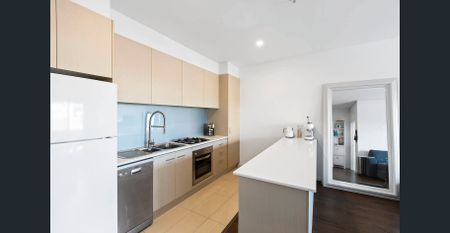 Spacious, sun-lit apartment in Murrumbeena - Photo 3