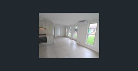 Fully fenced, two bedroom granny flat with gas cooktop! - Photo 5