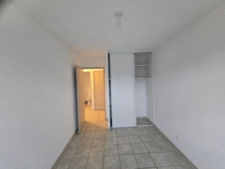 Location Appartement 3 pièces 58m² LEZIGNAN CORBIERES 11200 - Photo 2