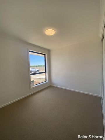 3 Bedroom Home with Ensuite! - Photo 5