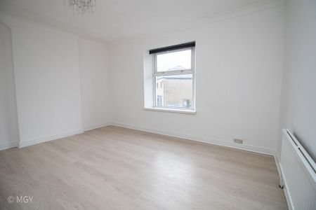 2 bedroom end of terrace house to rent - Photo 5