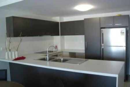 Spacious, secure apartment! - Photo 2