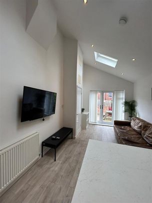 1 bedroom in a house share to rent - Photo 1