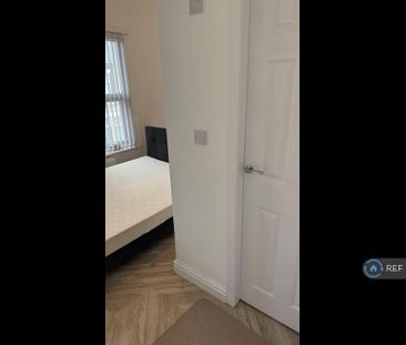 1 bedroom in a house share to rent - Photo 6