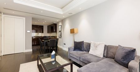 A spacious one bedroom apartment located on the first floor (with lift) of a well maintained block within Chantrey House, SW1W. - Photo 2