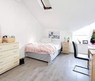 4 bedroom flat to rent - Photo 1