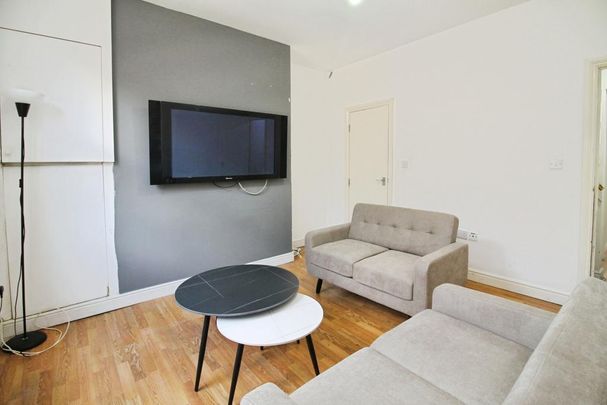 4 bedroom terraced house to rent - Photo 1