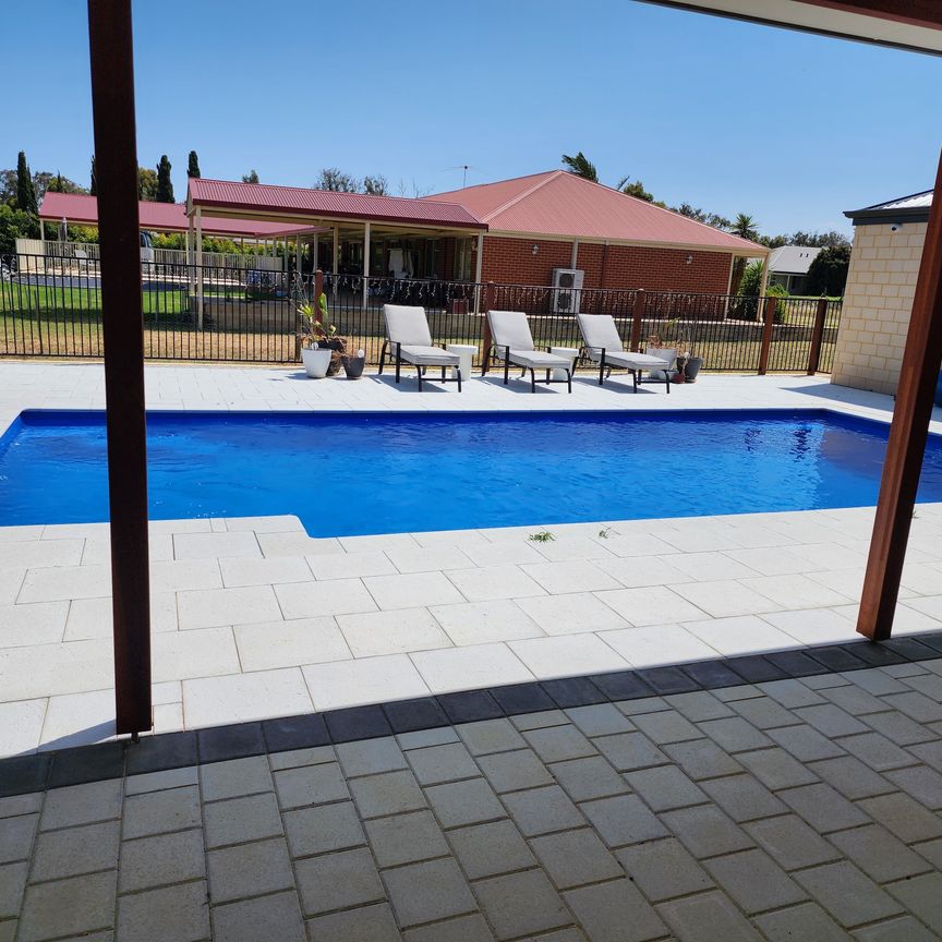 Byford - Photo 1