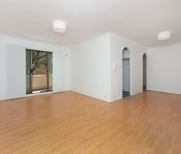 Spacious Two Bedroom Apartment - Photo 3