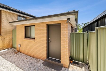 Spacious private granny flat with water included - Photo 5