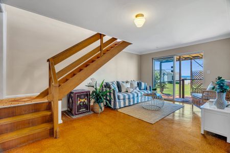 Spacious Family Home With Ocean Views - Photo 2