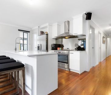 Spacious Living with Year-Round Comfort - Photo 5