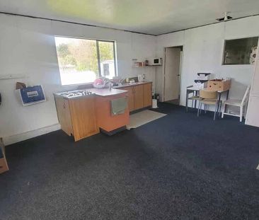 1 bedroom self-contained flat - Photo 3