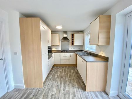 3 bedroom semi-detached house to rent - Photo 3