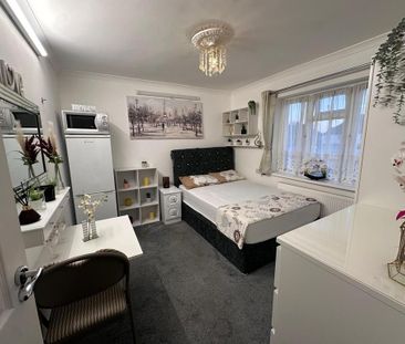 1 bedroom in a house share to rent - Photo 1