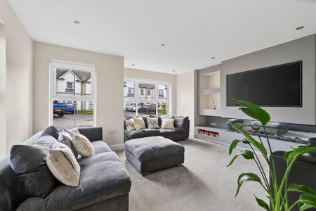 90 The Demesne, Carryduff, Belfast, BT8 8GU - Photo 2