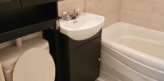 3 1/2 semi sous sol à louer - Photo 2