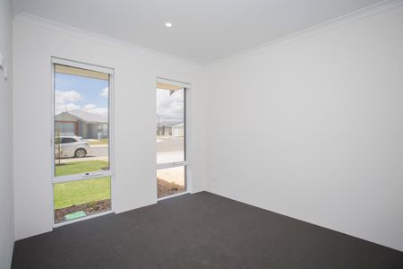 39 Fenchurch Dr, Hilbert WA 6112 - House For Rent - $720 | Domain - Photo 4