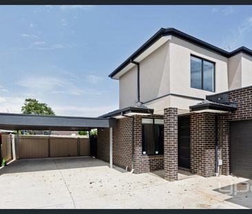 Clean, Convenient Townhouse! - Photo 6