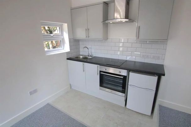 Saint Paul’s Square, Burton On Trent - Photo 1