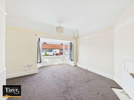 Westbank Avenue, Blackpool, FY4 - Photo 3