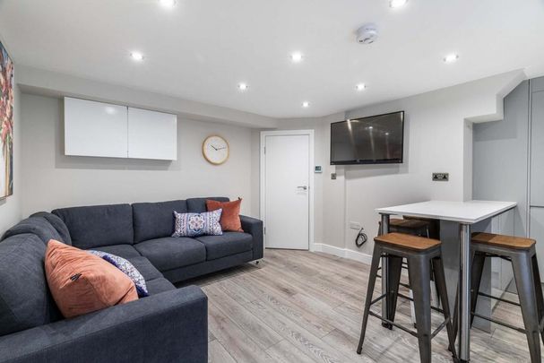 6 bedroom house to rent - Photo 1