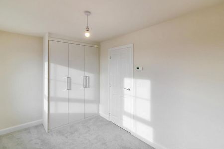 2 Bedroom House - Terraced - Photo 3