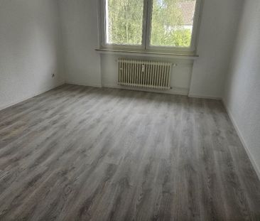 Modernisierte Dreiraumwohnung mit ca. 69 m² Wohnfläche und Balkon - Foto 5