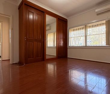 SPACIOUS FAMILY HOME WITH REAR ACCESS FROM AUBURN ROAD - Photo 2